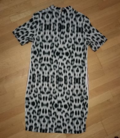 Kleid mit Leo-Muster ungefähr Grösse XL
