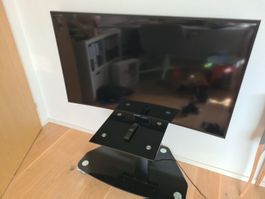 Samsung 49" Curved 4K Smart TV inkl. TV-Möbel