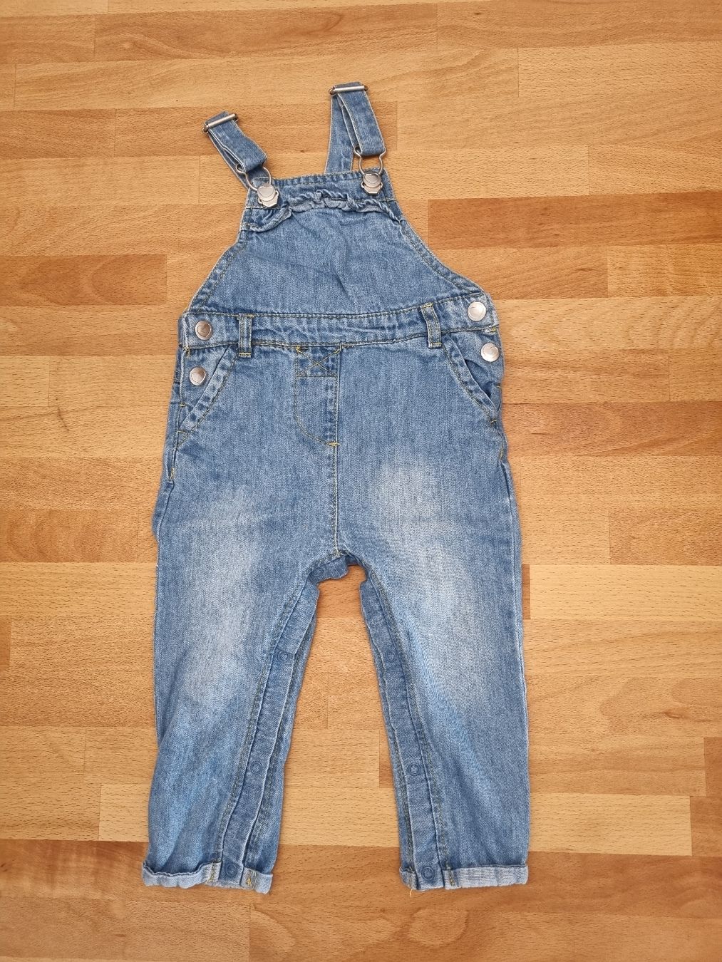 Pantaloni: Jeans Latzhose 80 – Usato da Unteriberg venduto da ste_ruh