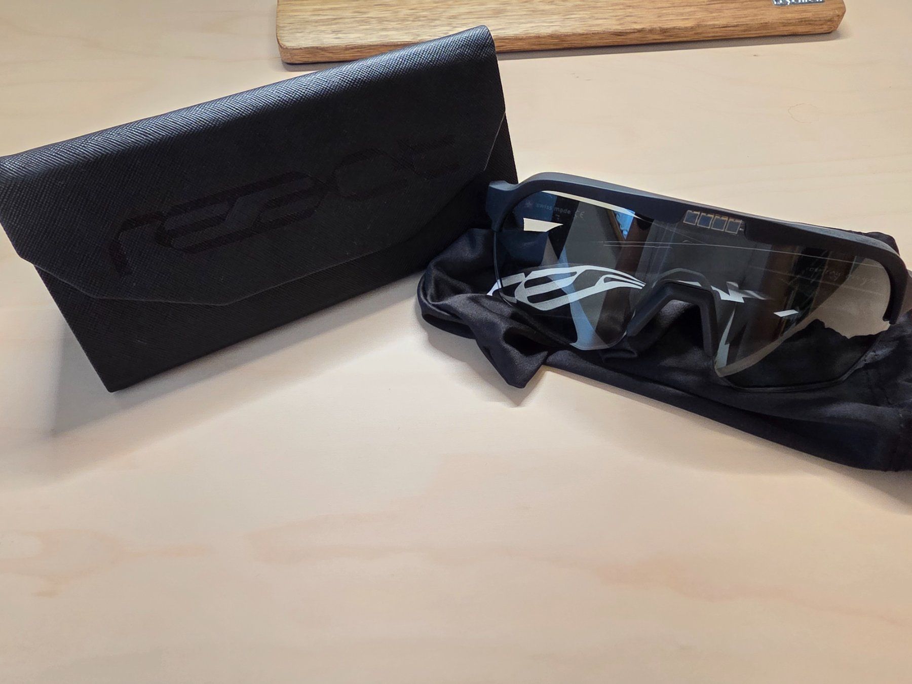 Lunettes & Verres: React Sonnenbrille Schwarz – D'occasion à Bäretswil par xxflockixx