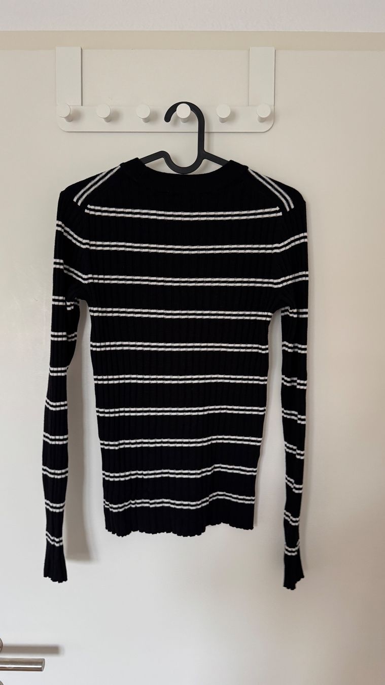 H&M Pulls & Sweat-shirts: Damen Pullover H&M gestreift schwarz weiss Grösse S – D'occasion à Luzern par Ecila007 1