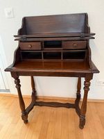 Schöner Sekretär im Vintage Kolonialstil