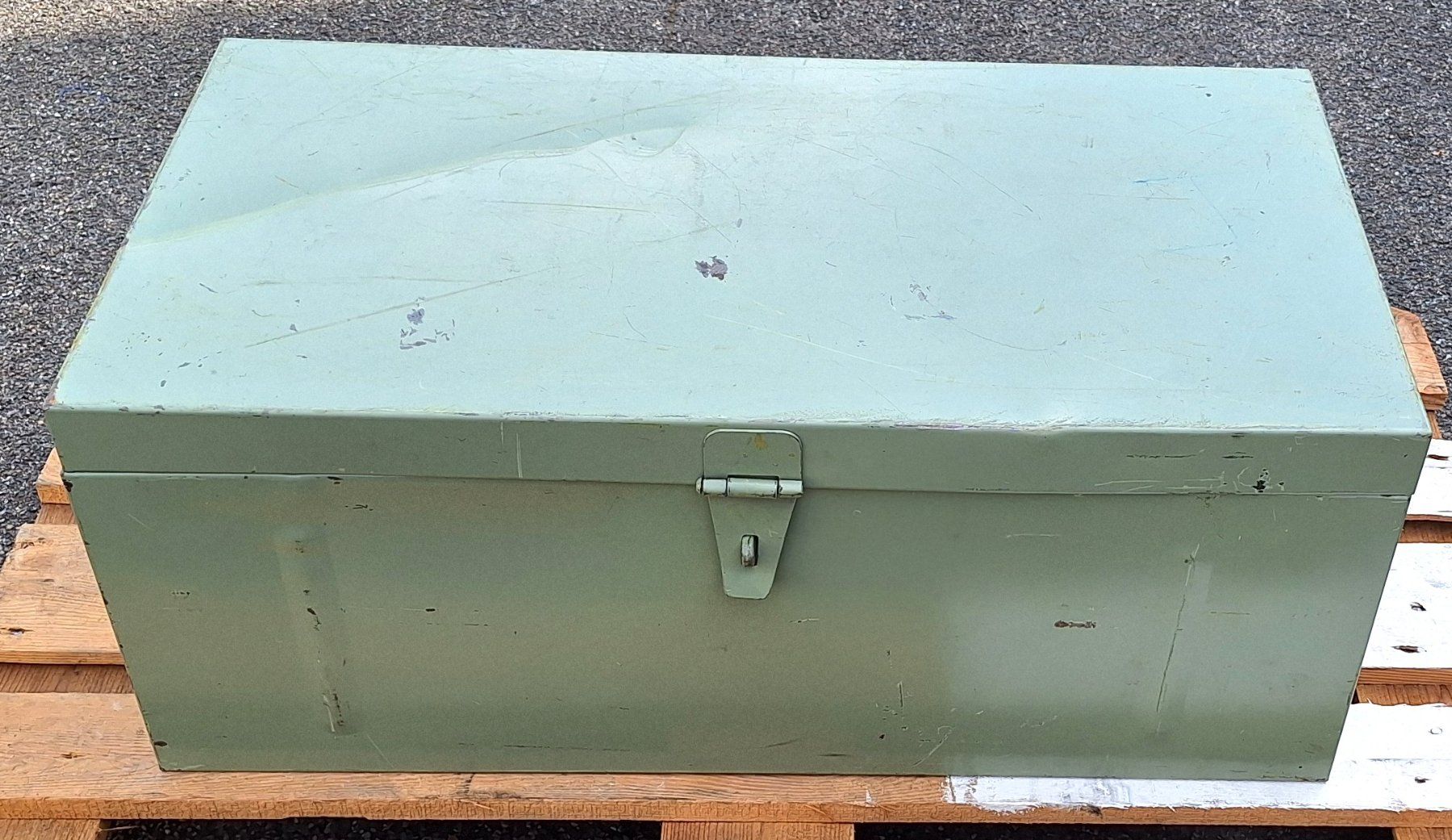 Casse di trasporto: Grosser BETRA Werkzeugkasten aus Stahlblech – Usato da Schaffhausen venduto da Hottschili 1