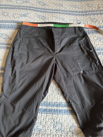 Pantacourt sport gris, taille 38, poches pratiques!