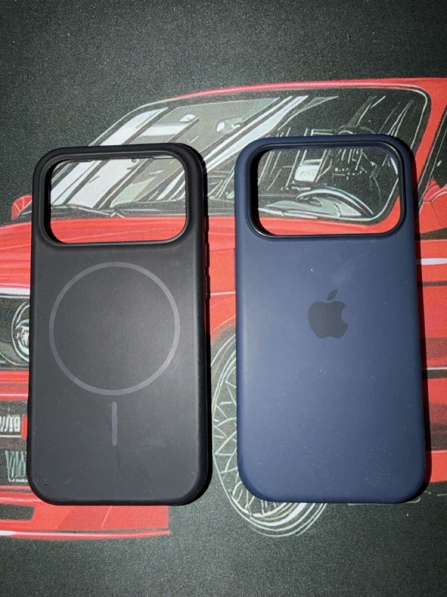 Apple Cover & Protezioni schermo: iPhone 17 Pro Zwei Silicon Case  – Usato da Münchwilen TG venduto da giu_75tp