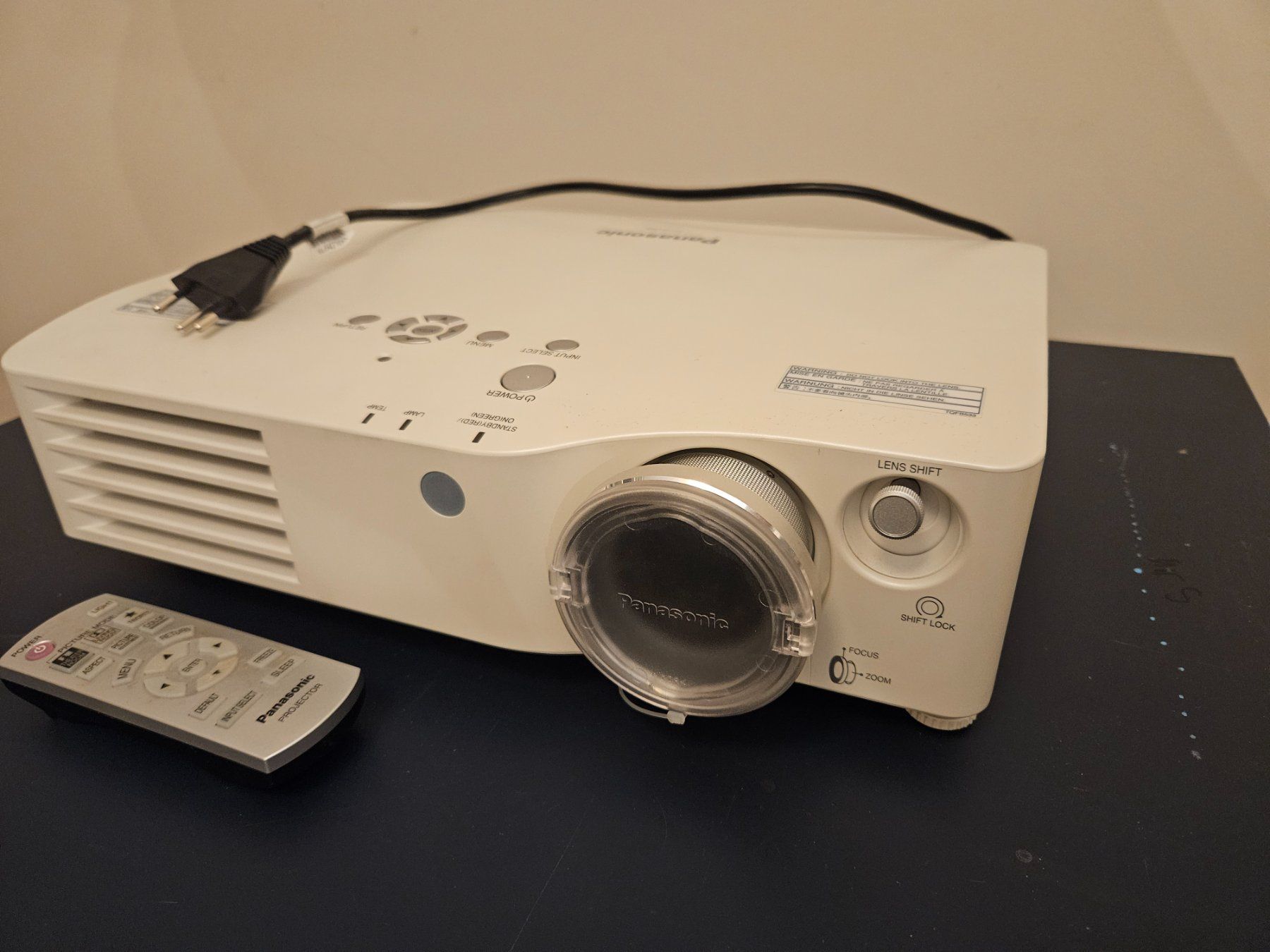 Panasonic Videoprojektoren: Panasonic Beamer PT-AX100E – Gebraucht aus Meilen von Wombat2812 1