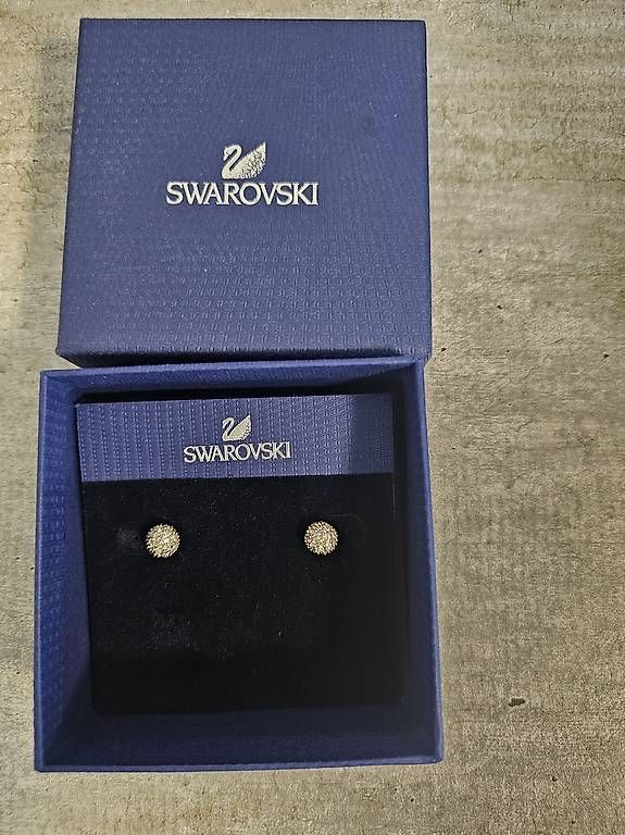 Swarovski Ohrringe & -stecker: Swarovski Ohrringe – Neu und originalverpackt aus Sursee von iva_jcp7