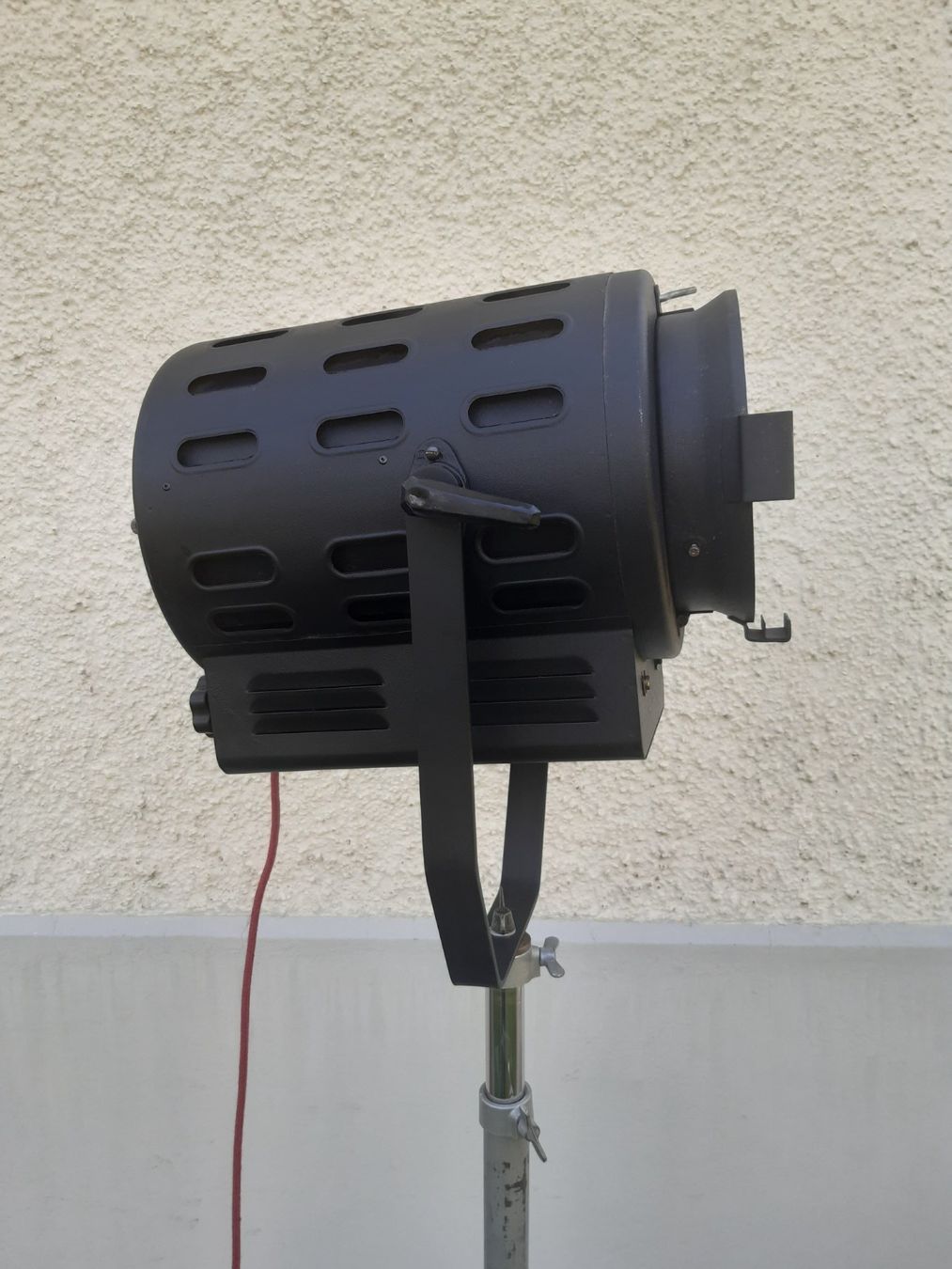 Lampade: Restaurierter Theater Scheinwerfer inkl. Stativ – Usato da Winterthur venduto da lampenretter 5