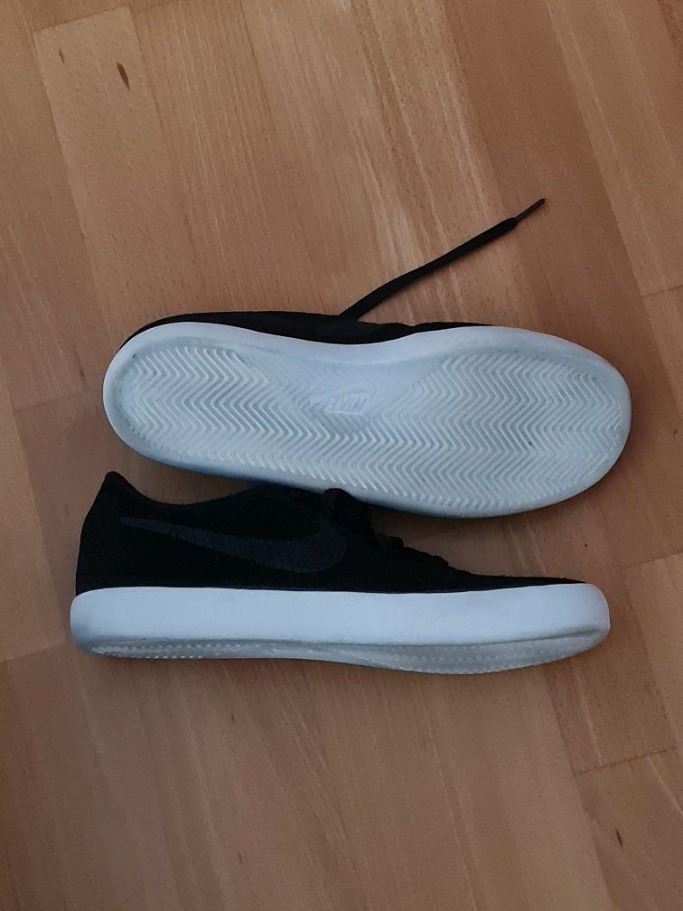 Nike Scarpe da uomo: Neuw. Nike Sneaker - schwarz - Gr.44.5 – Nuovo (secondo la descrizione) da Uznach venduto da Laeuffer 1