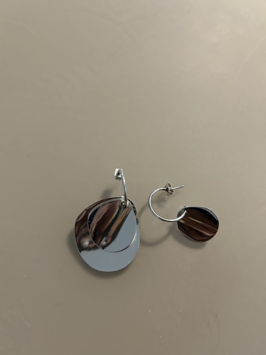 Orecchini pendenti & Orecchini a lobo: Elegante mismatched Ohrringe von Weekday – Usato da Zürich venduto da ten_dhq7