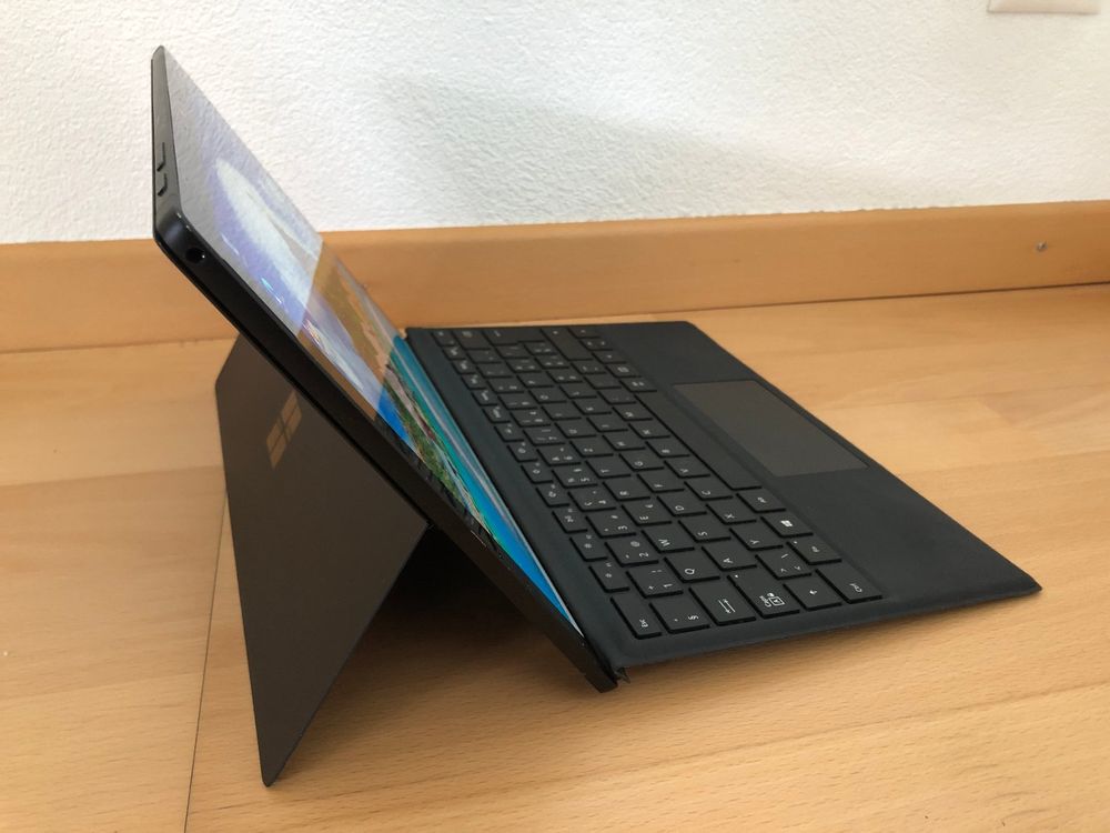 Surface Pro 7, i5-1035G4, Akku 93%, 256GB SSD, 8GB RAM (Neu
