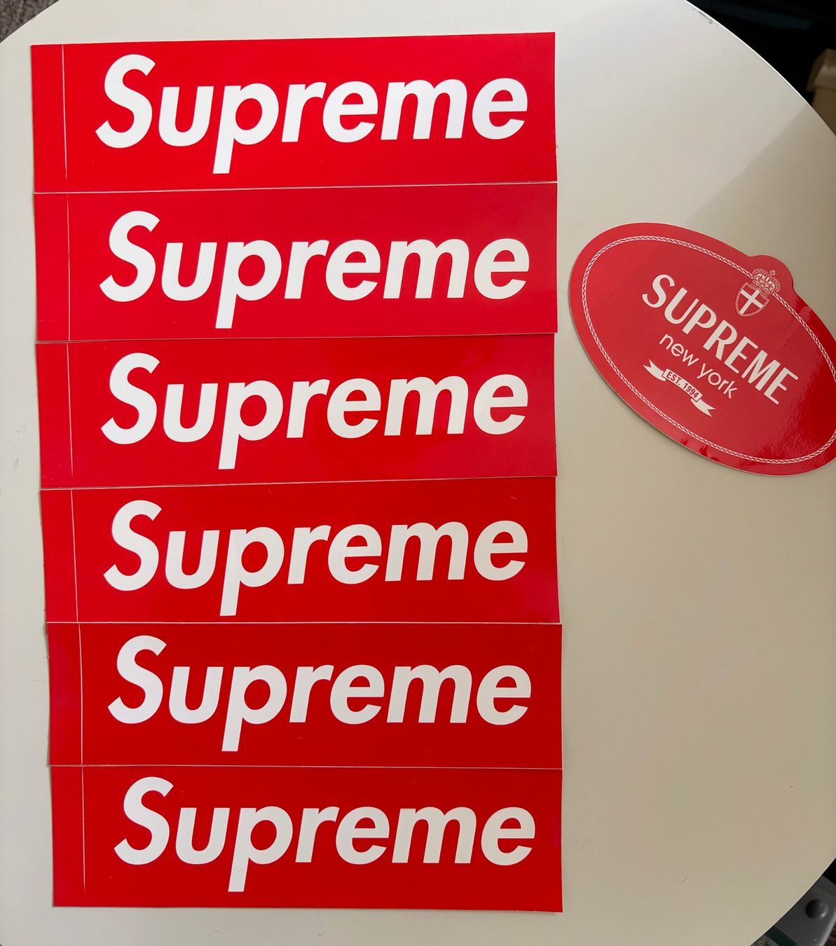 Sticker: Supreme stickers logo box – Usato da Yverdon-Les-Bains venduto da Yrochat