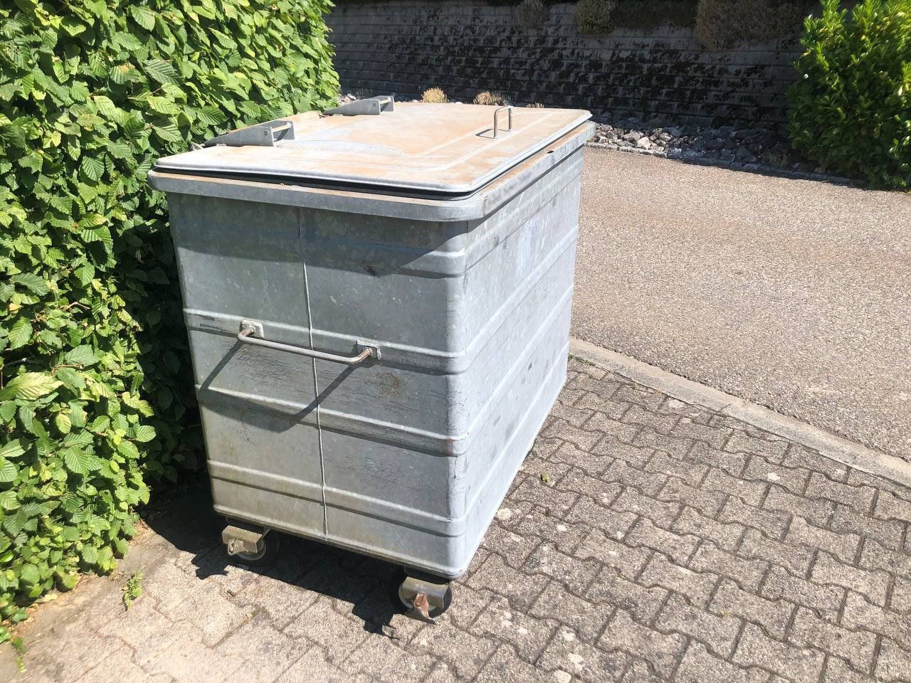 Altro per Ufficio & Commercio: Müll Container verzinkt – Usato da Wiliberg venduto da Lukas2334