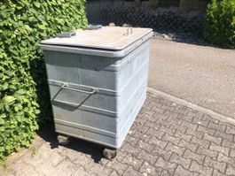 Müll Container verzinkt