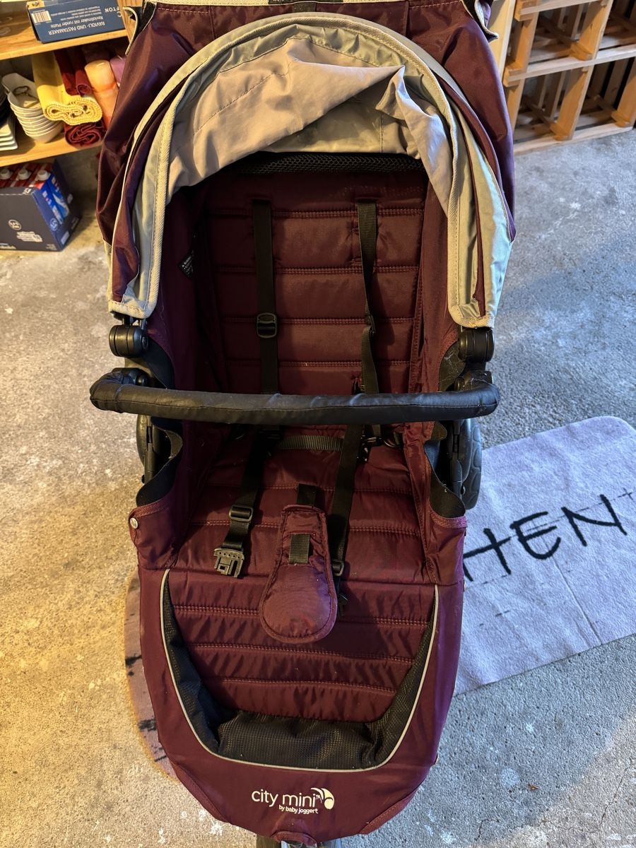 Kinderwagen: Kinderwagen  – Gebraucht aus Oberägeri von MW.1986 7