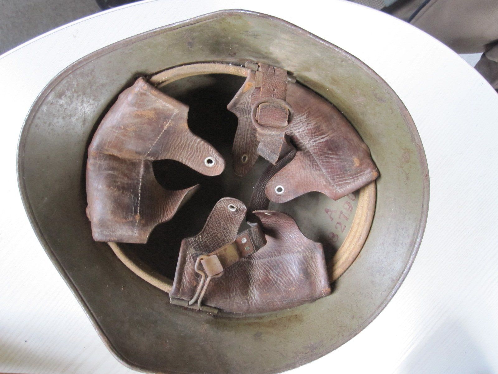 Schweizer Armee Uniformi & Effetti personali: Alter Stahlhelm, grün, 2.W.K, Schweizer Armee – Usato da Worb venduto da Santosdumont 2