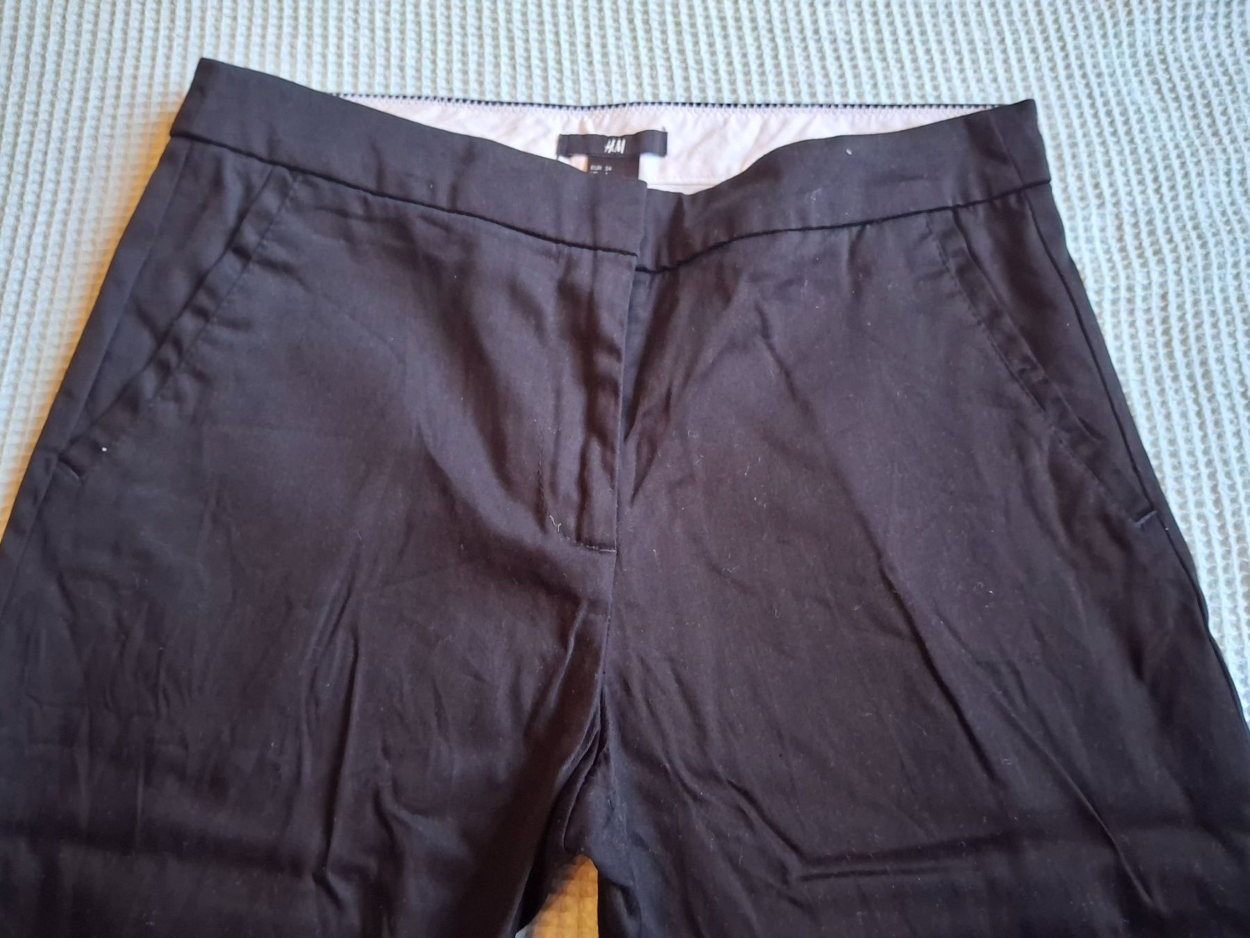H&M Pantaloni: Pantalon noir taille 34 marque H&M 98% coton – Usato da Villiers venduto da san_jn5w 2