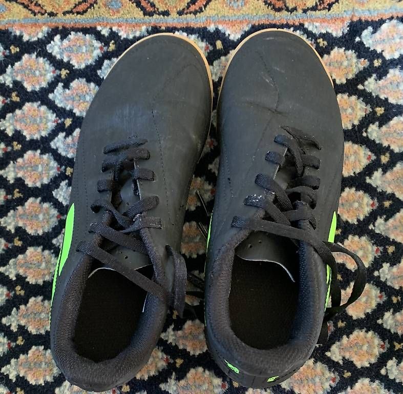 Scarpe per ragazzi: Hallenschuhe – Usato da Zürich venduto da sim_2q8t 1