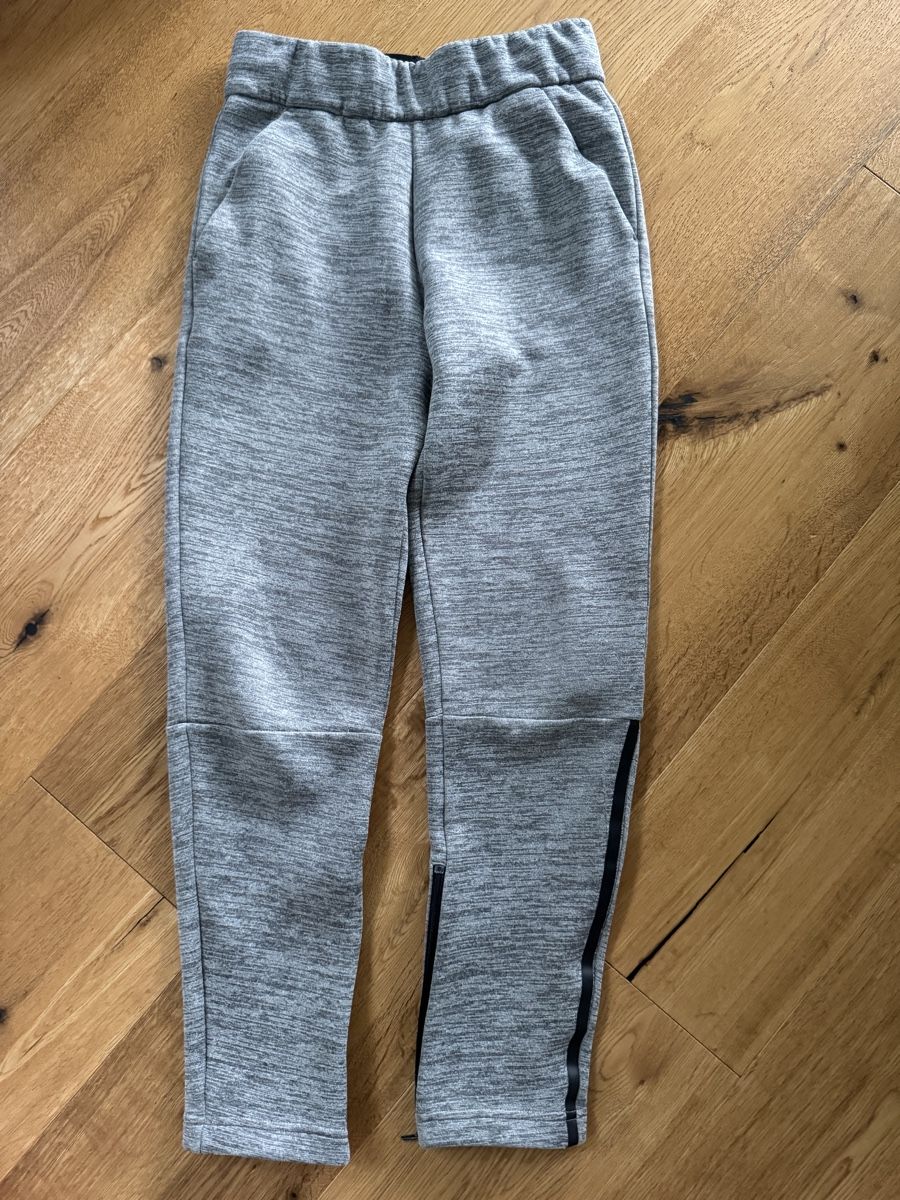 Adidas Hosen: Adidas‘ Trainerhose, 152 – Gebraucht aus Abtwil SG von monchy01