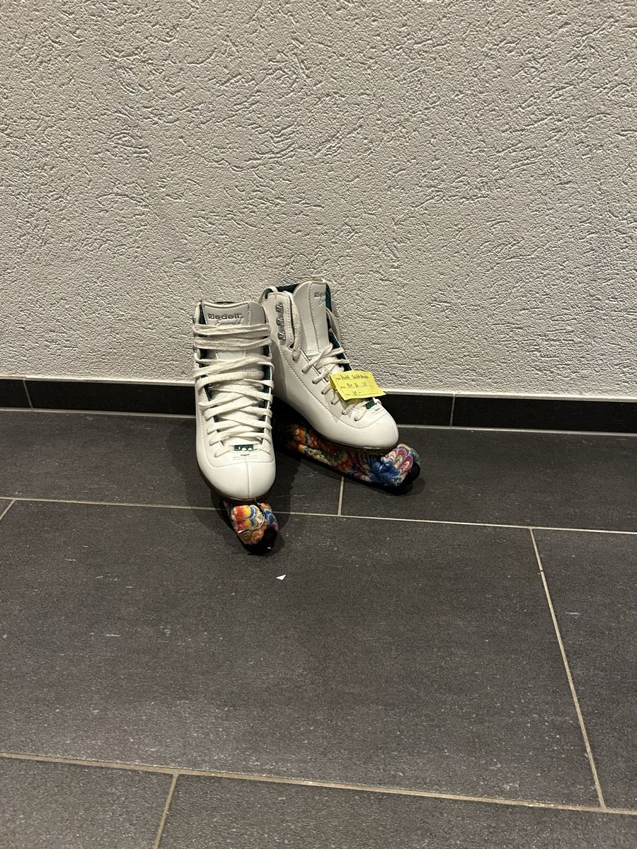 Pattini da ghiaccio: Riedell Schlittschuhe Emerald Eiskunst Eislauf Gr. 33 – Usato da Aesch ZH venduto da bolozo