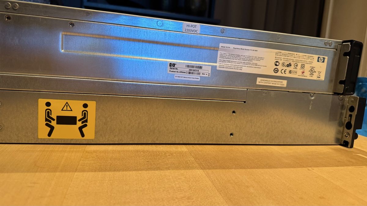 Server: HP Storage P2000 G3 & D2700 inkl. Caddies – Gebraucht aus Gutenswil von Naef76 3