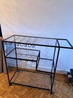 Buffet en verre et métal sur roulette