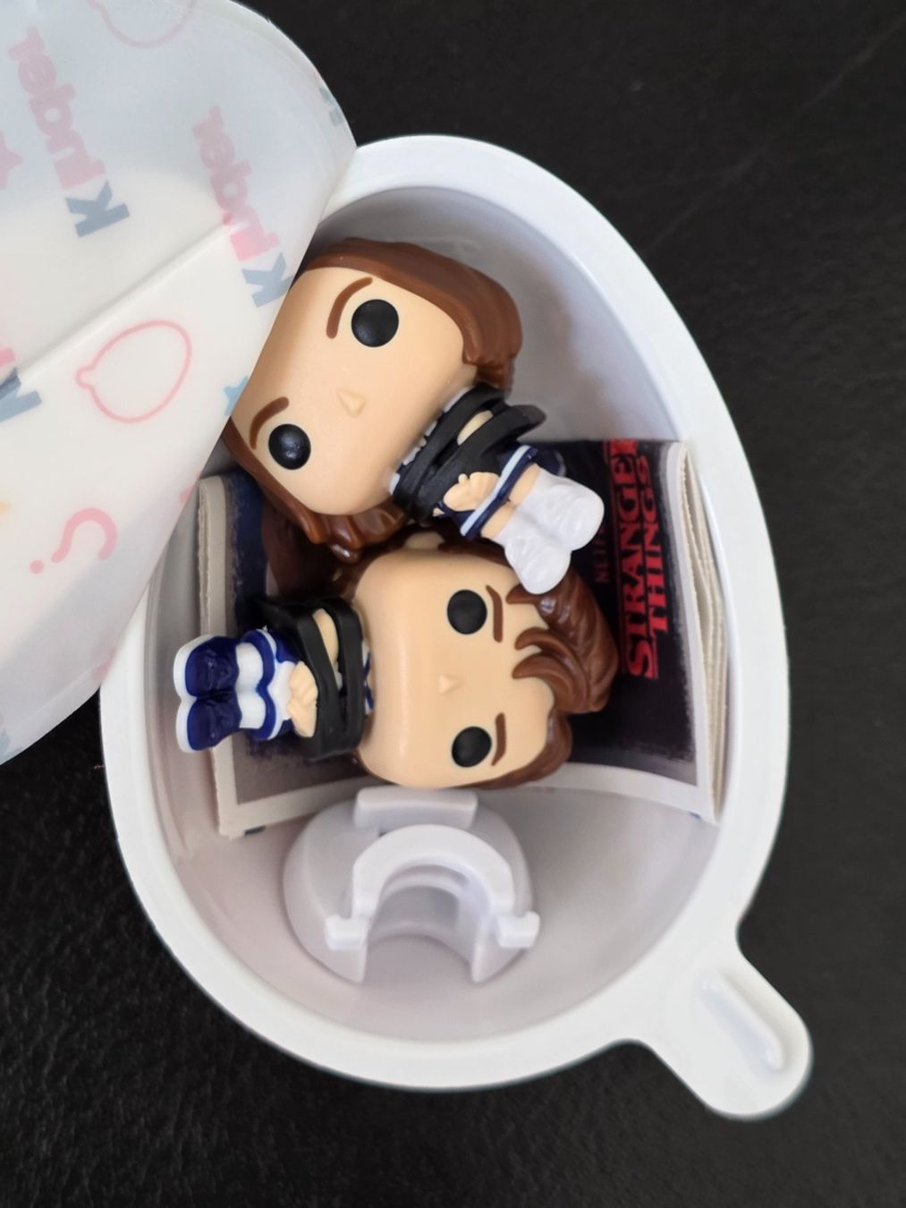 Funko Statuette: KINDER JOY | STRANGER THINGS - Steve & Robin – Nuovo (secondo la descrizione) da Bellinzona venduto da egemon