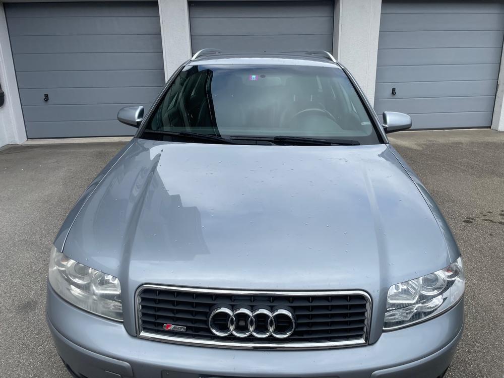 Audi A4 Avant mit MFK Navi 8fach Bereift