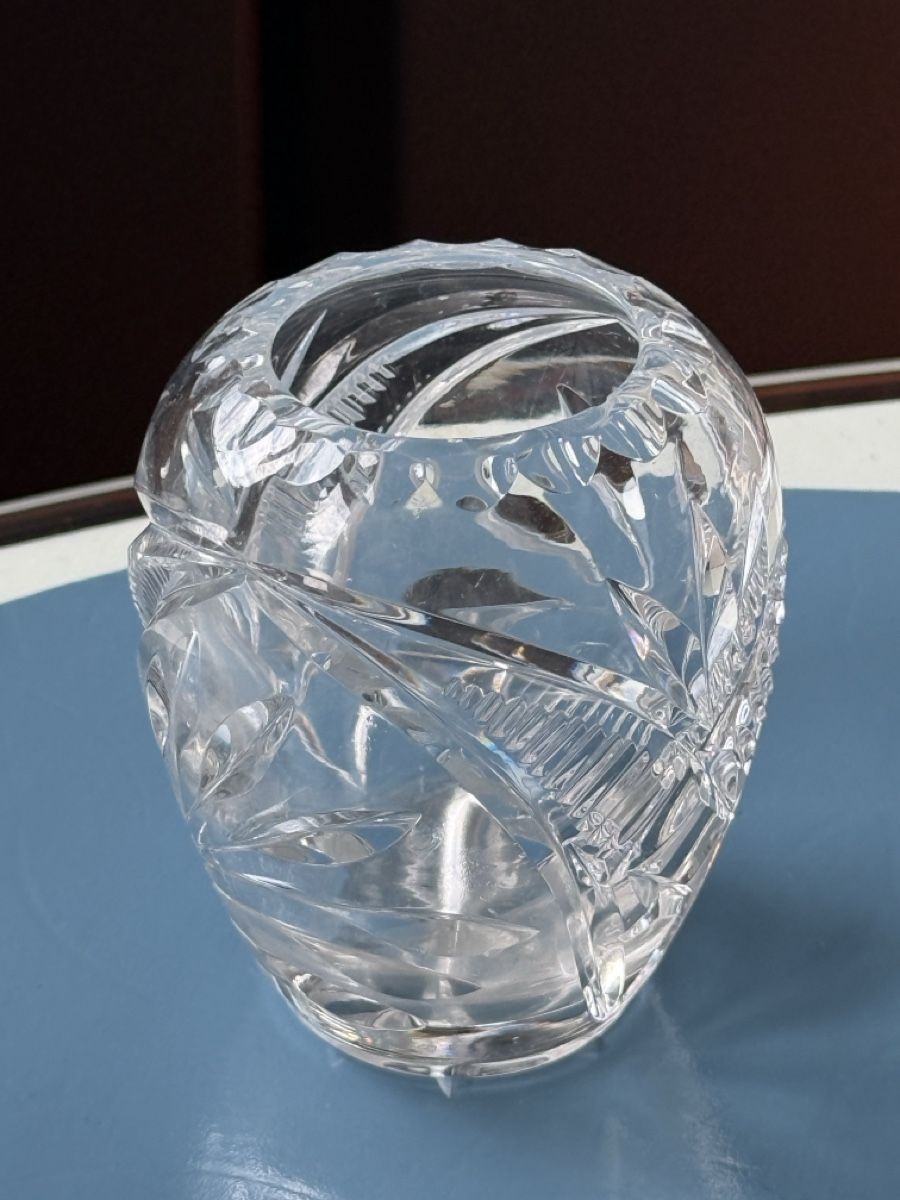 Bicchieri: Elegant Glass Vase – Nuovo (secondo la descrizione) da Commugny venduto da semamonfrinoli
