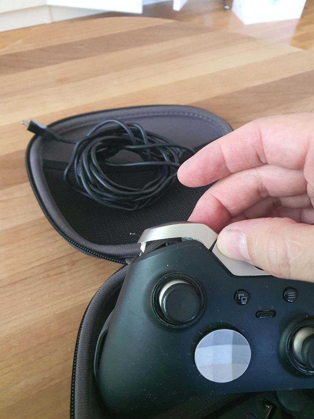Controller: Xbox Elite Controller - Gebraucht ab 1 Fr. – Gebraucht aus Dietikon von bilalgs 1