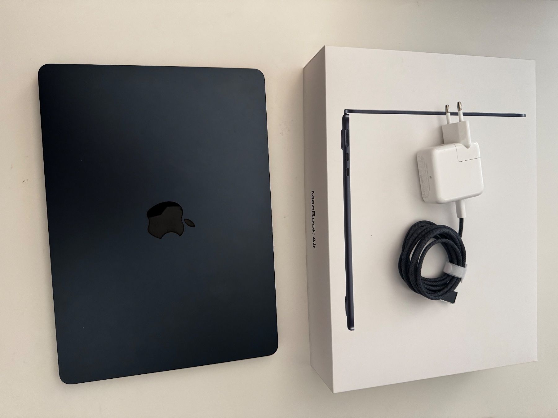 Apple Portables: APPLE MacBook Air M3 – D'occasion à Muttenz par Mirc99