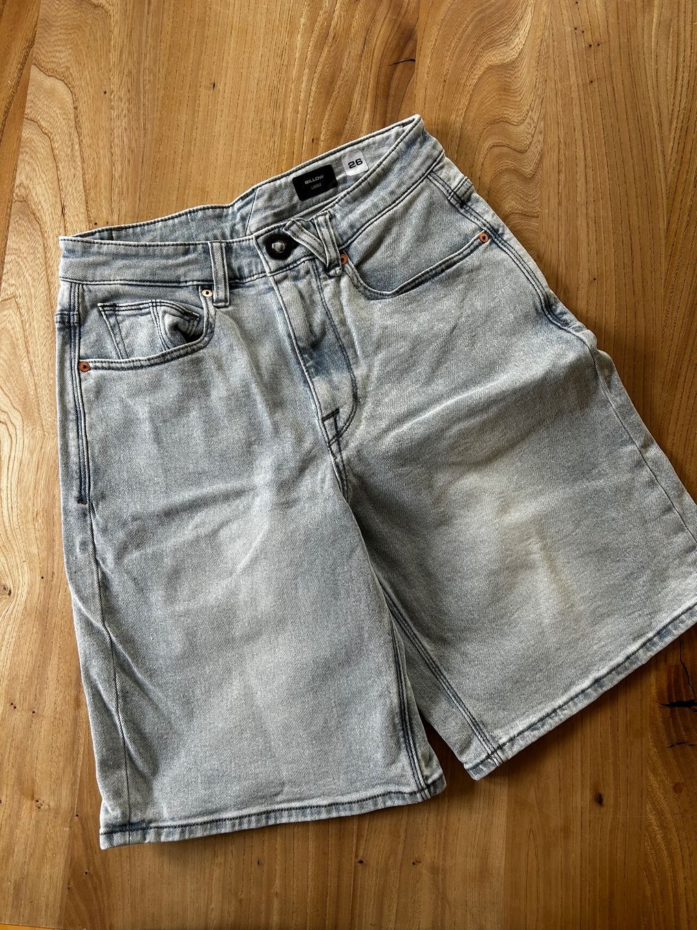 Volcom Jeans: Jeansshorts Volcom Grösse 26 – D'occasion à Chur par lea_qg88