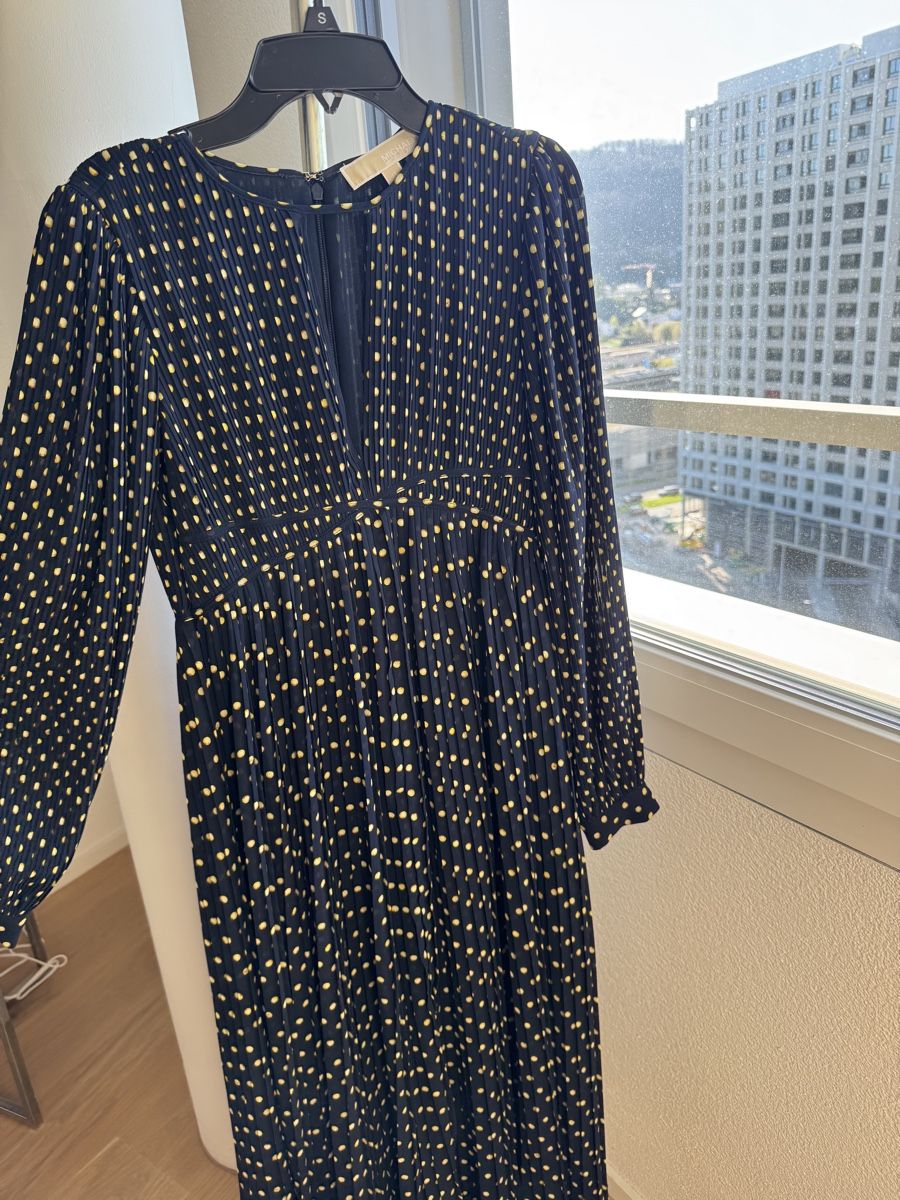 Michael Kors Vestiti: Schickes Plisseekleid Grösse XS Michael Kors – Nuovo (secondo la descrizione) da Spreitenbach venduto da TheStyleAtelier