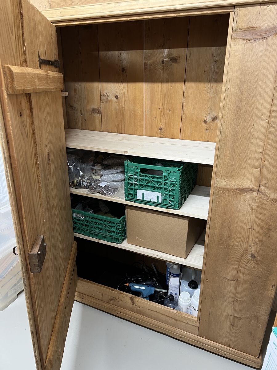 Armadi: Antiker Schrank, Holz – Usato da Thun venduto da gehoerntes_veilchen 2