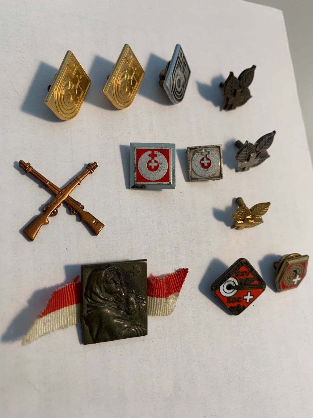 Swiss Plaketten & Abzeichen: Diverse Sammlung alter CH Abzeichen, Pins + Anstecknadel – Gebraucht aus Sarmenstorf von habasa 2