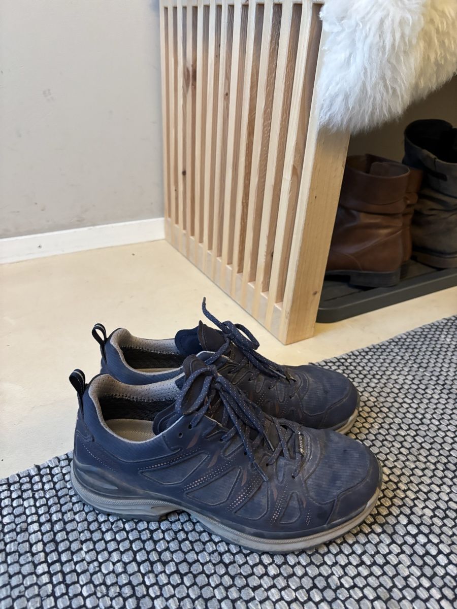 Lowa Scarpe da donna: Lowa Trekkingschuhe 39,5 – Usato da Jona venduto da Passionfruita
