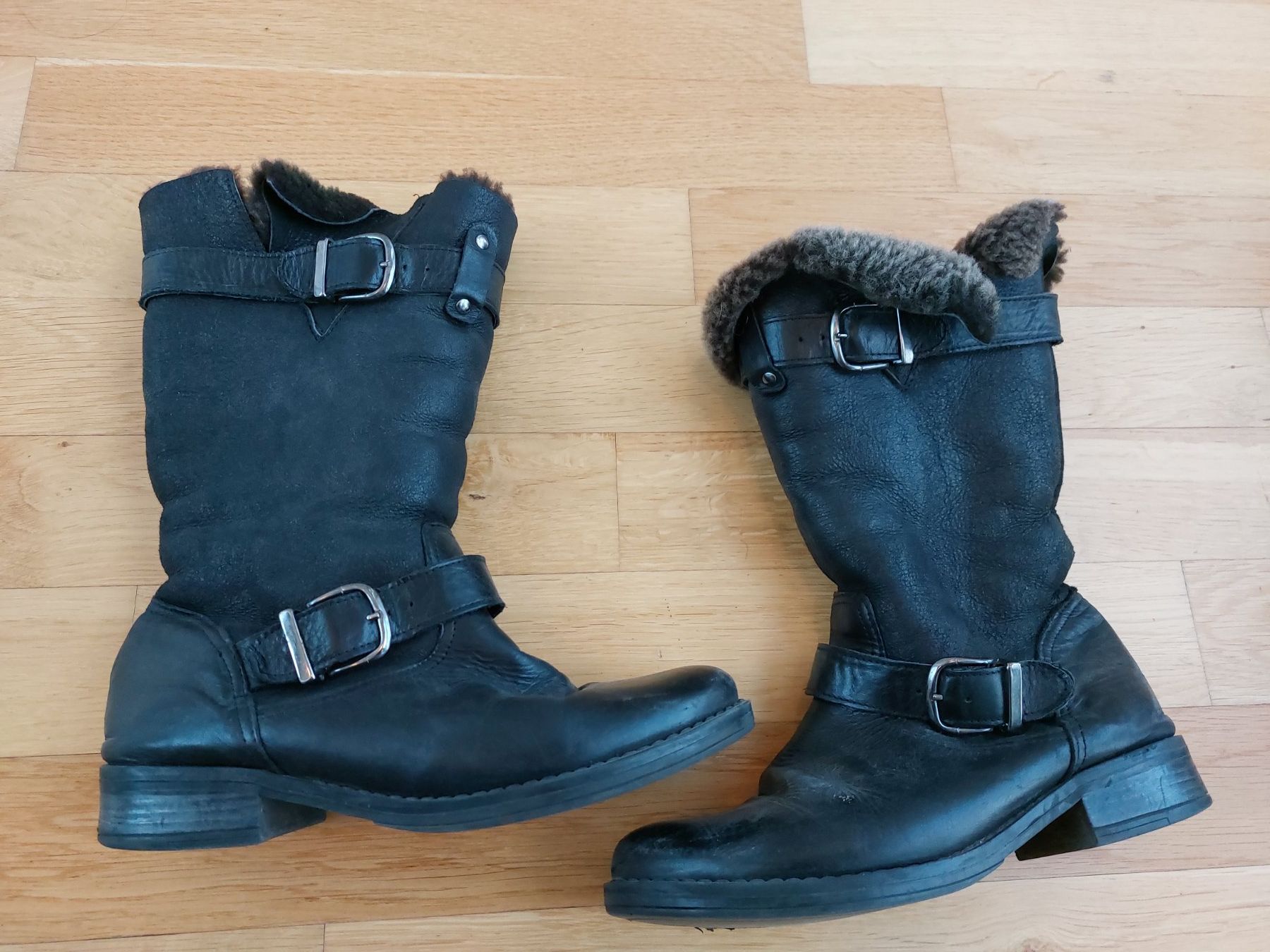 Scarpe da donna: Jolies bottes fourrées en cuir Taille 37 hyper confortables – Usato da Ostermundigen venduto da jul_7t8v 9