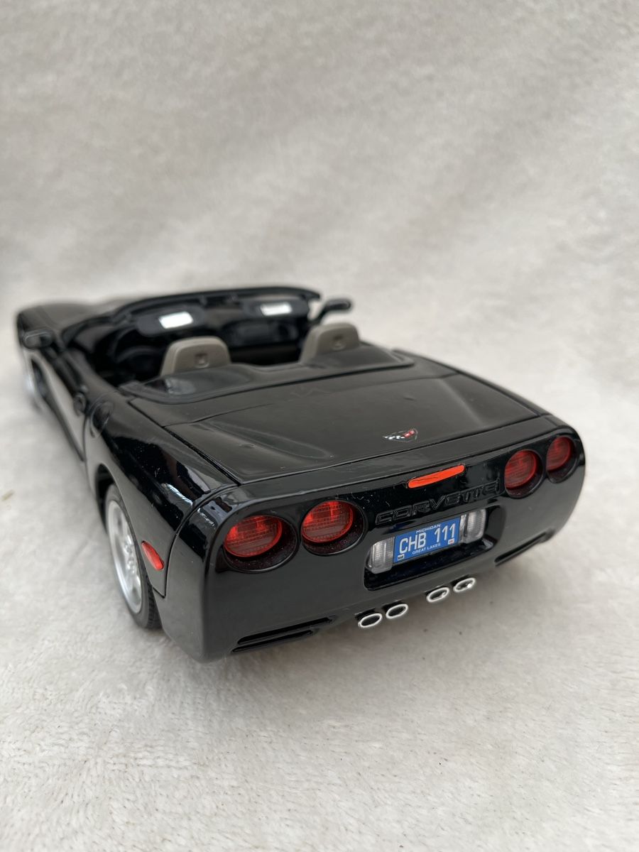 Chevrolet Modellini d'auto: Chevrolet Corvette Cabrio 1997 – Nuovo e nell'imballaggio originale da Oberweningen venduto da mer_2yn9 1