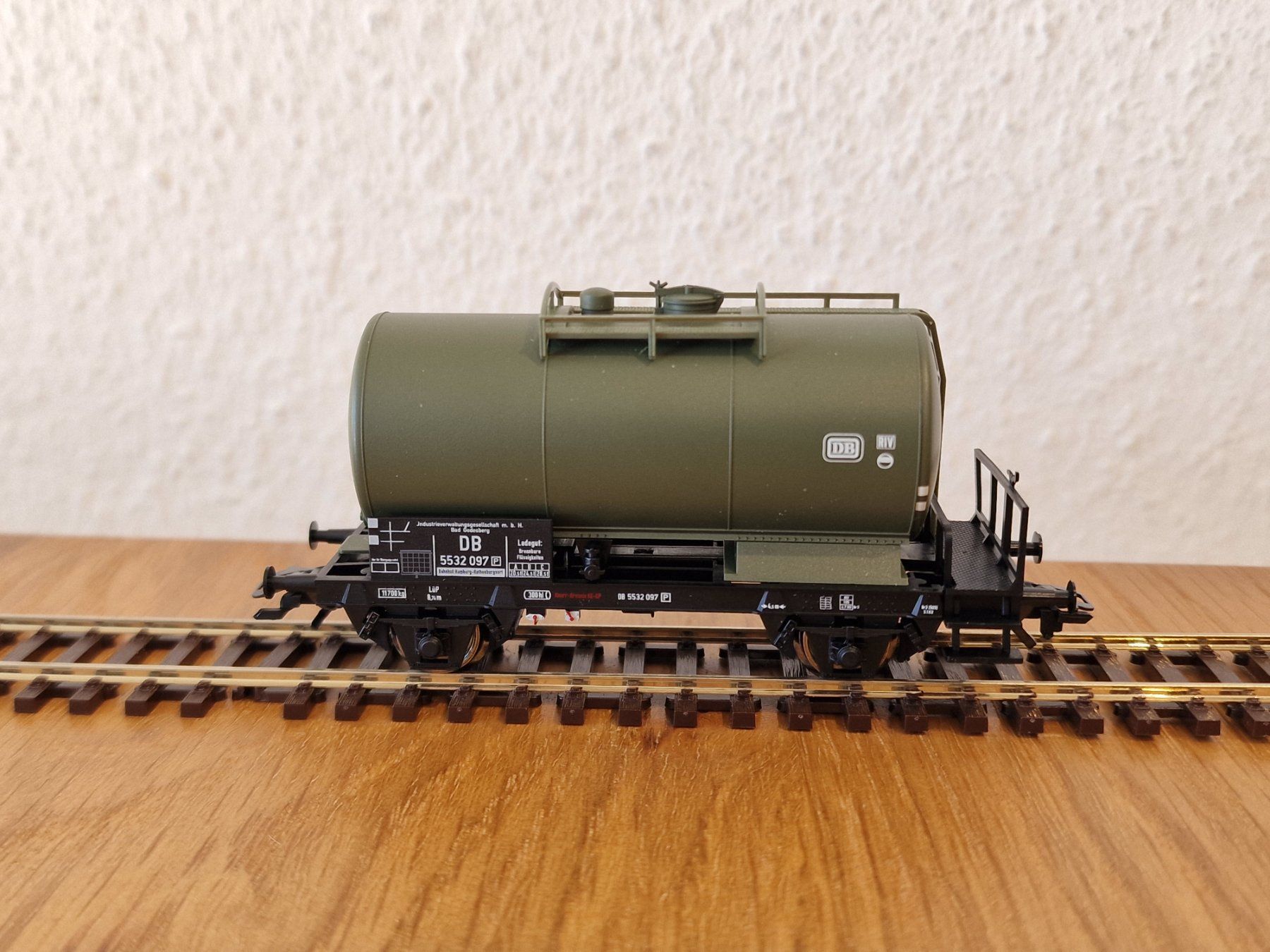 Trix Modellini di ferrovie: DB Tankwagen H0 – Nuovo e nell'imballaggio originale da Matten b. Interlaken venduto da lor_hr9w 1