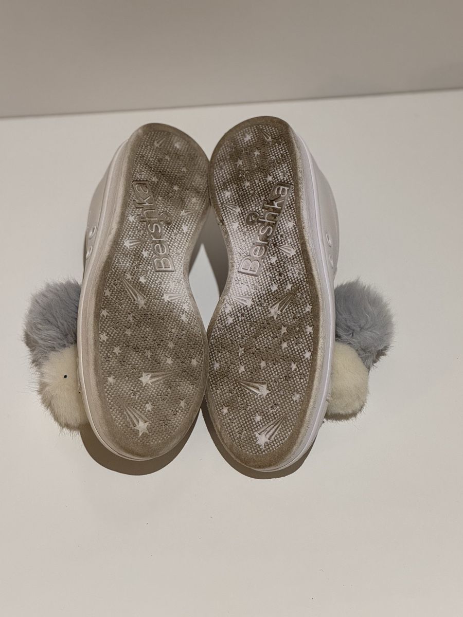 Chaussures filles: Weisse Sneaker mit Bommel – D'occasion à Glattpark par Kleider_shop 1