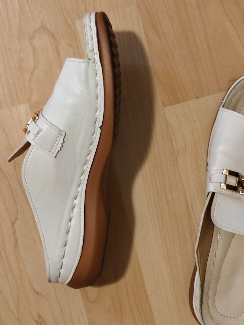 Scarpe da donna: Bequeme Pantoletten Weiss Grösse 39 – Nuovo (secondo la descrizione) da Eschenbach LU venduto da Orchi 2