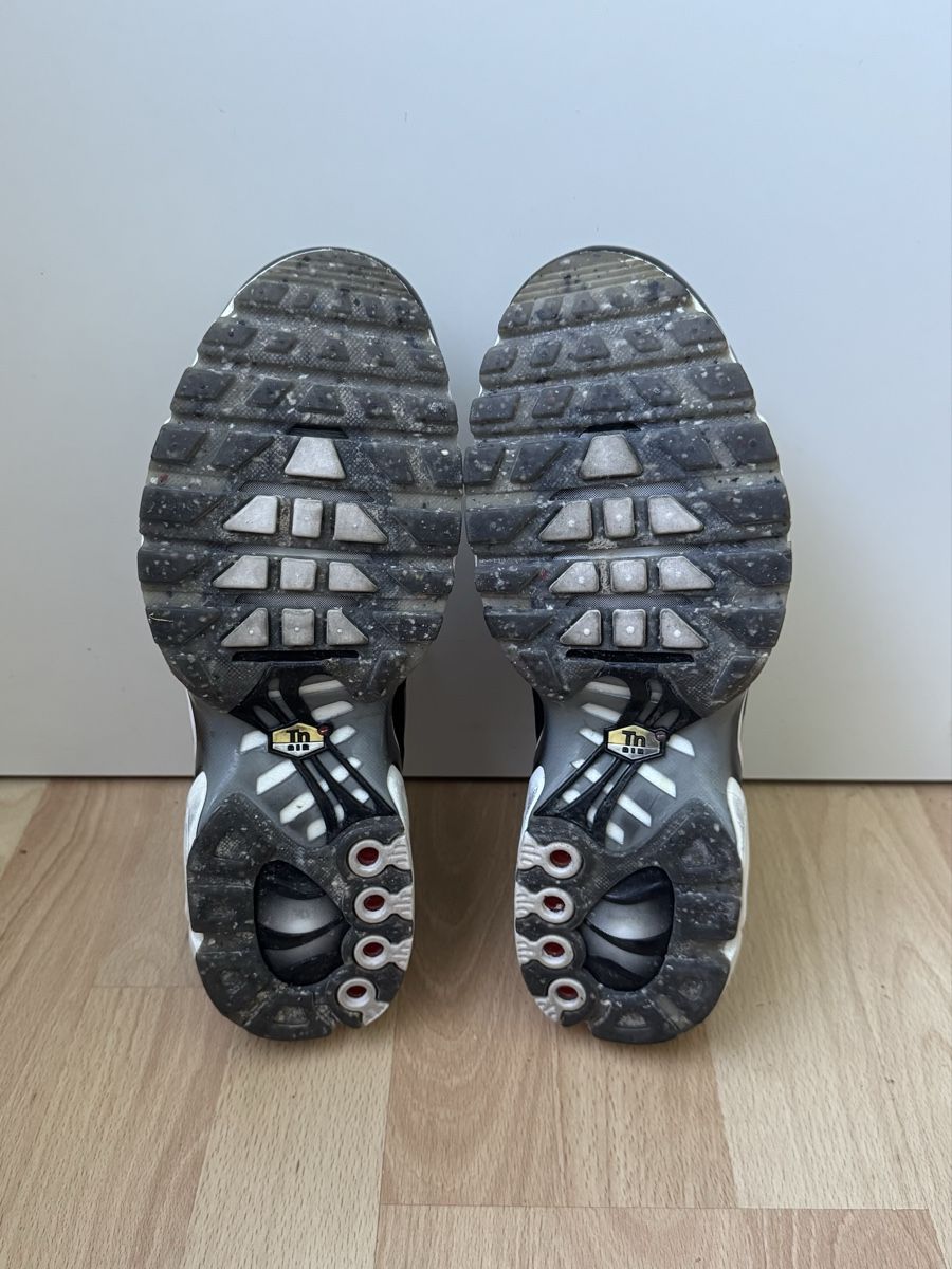 Nike Herrenschuhe: Nike Air Max Tn Plus Schwarz Grösse 42.5 – Neu (gemäss Beschreibung) aus Rudolfstetten von ste_hw3y 3