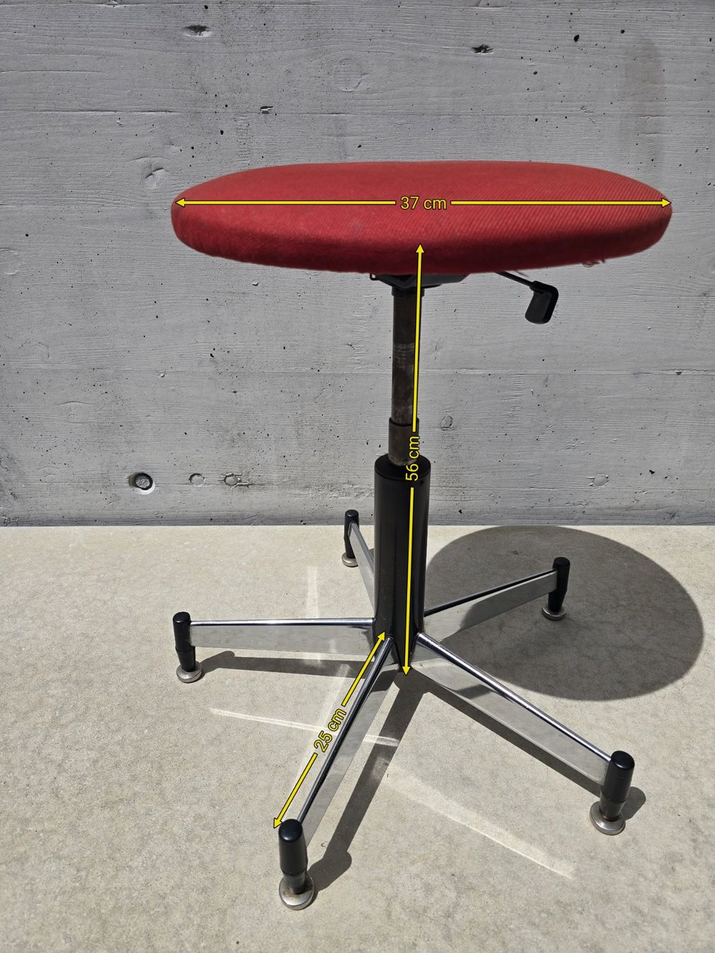 Hocker: Industrie-Arbeitshocker rot Industriedesign vintage – Gebraucht aus Zofingen von Loop_ReSale 1