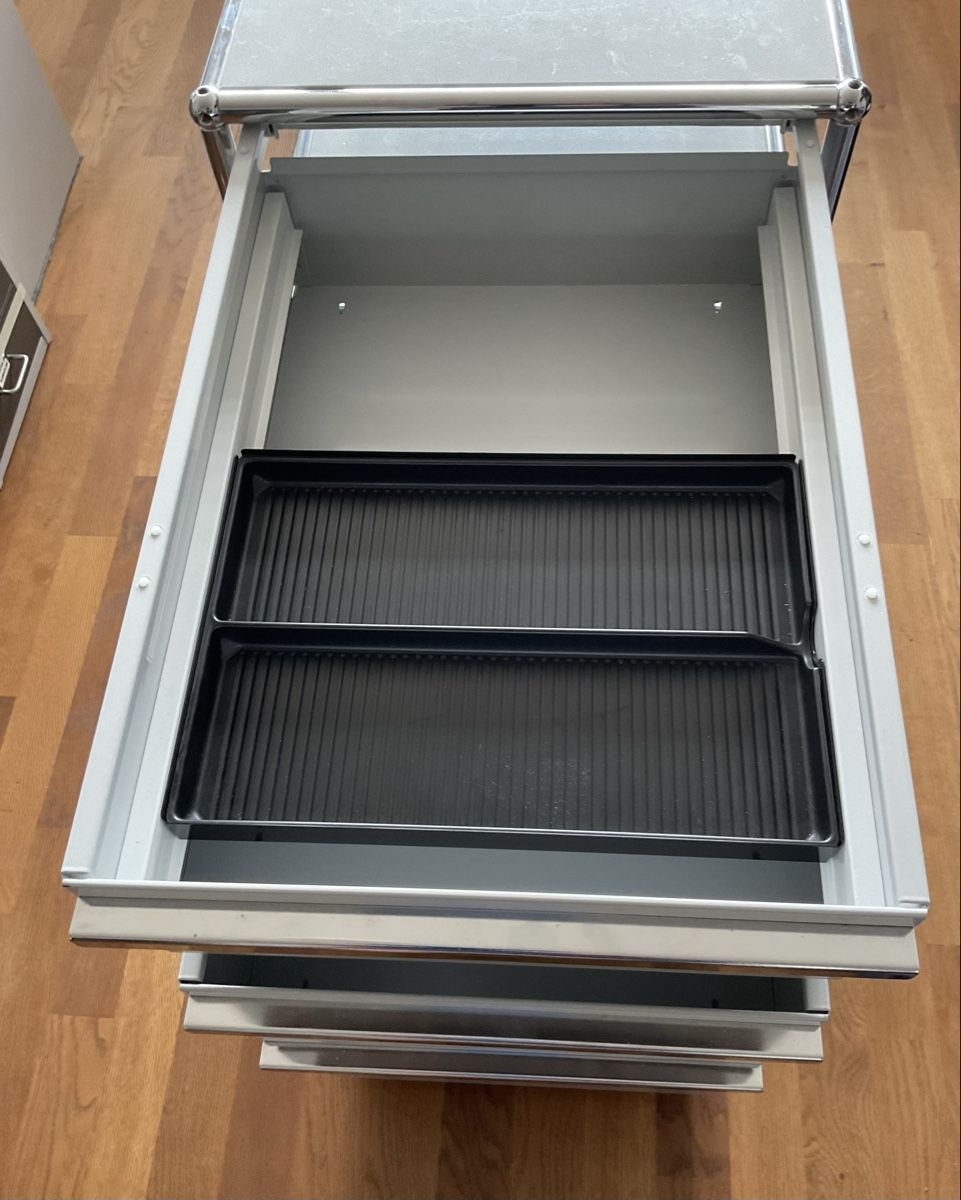 USM Korpus: USM Rollcontainer, 3 Schubladen grau – Gebraucht aus Jegenstorf von BAVARIA4CH 1