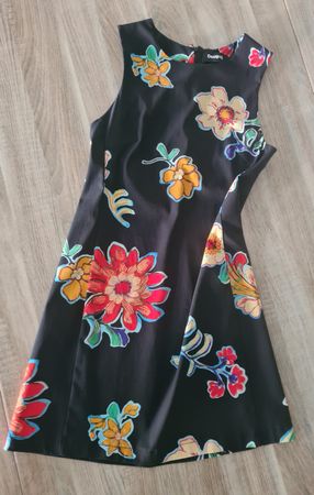 Robe noire/fleurs (M) "DESIGUAL"