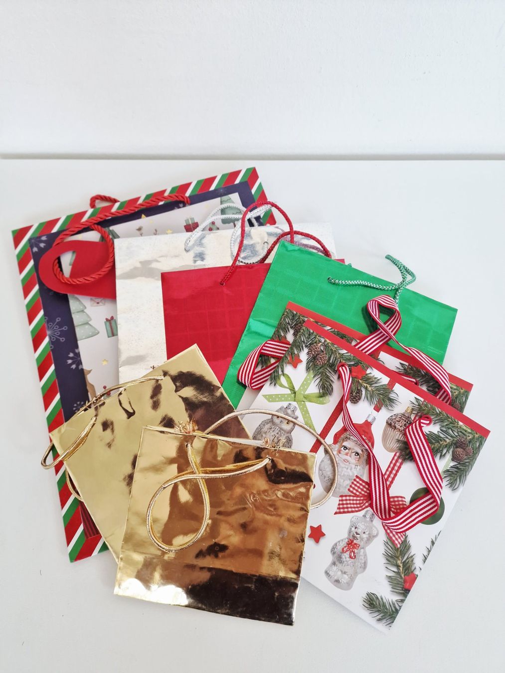 Carta: Lot Geschenk Taschen versch. Grössen – Usato da Hallau venduto da CHACLA