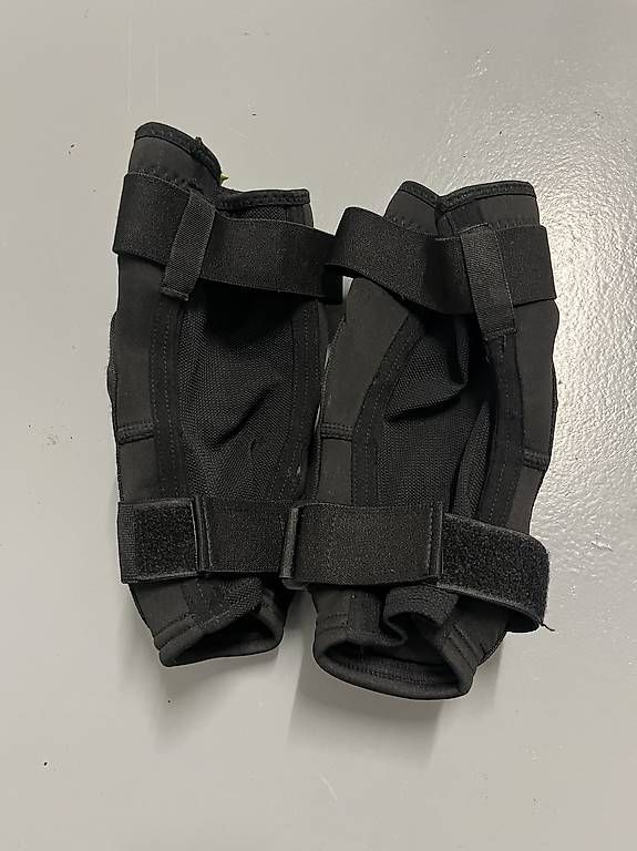 Protezioni & Imbottiture: IXS Hack Evo+ Kinder Knieschoner Grösse KM – Usato da Konolfingen venduto da Tassnet 1