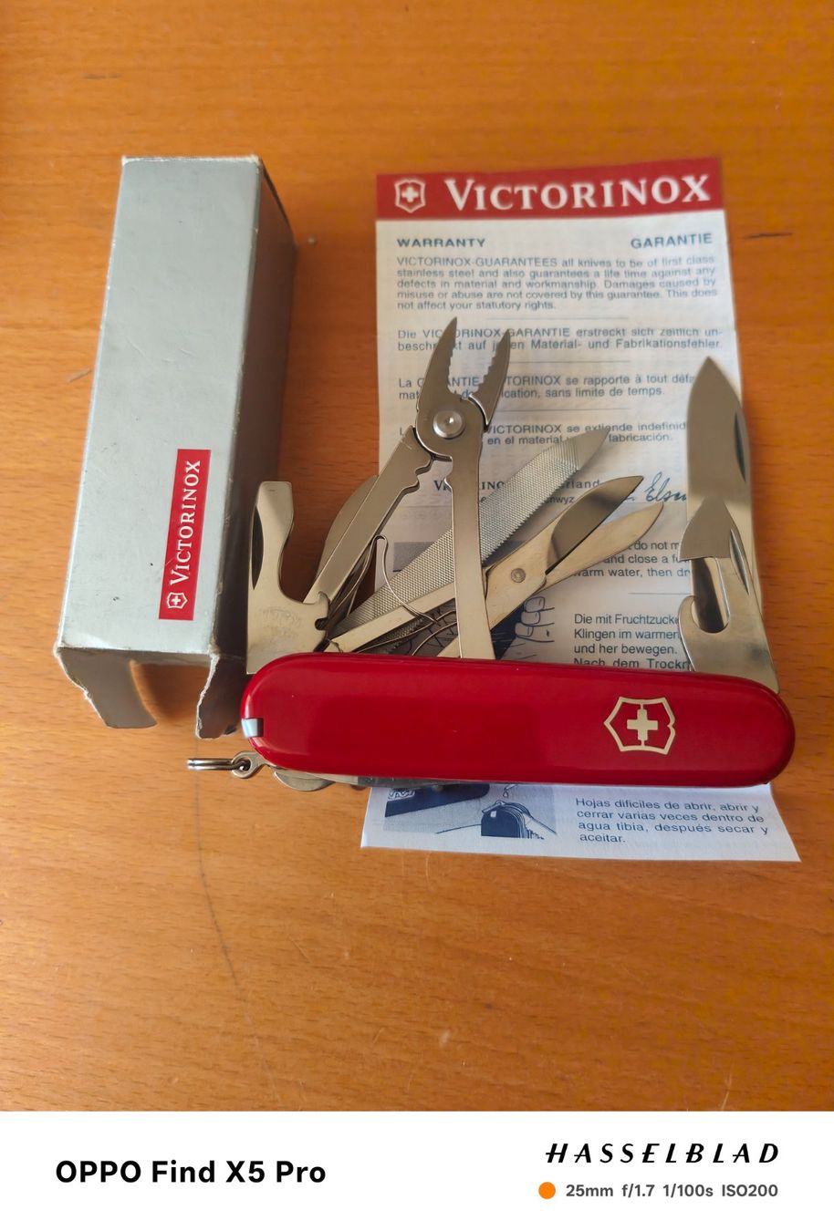 Victorinox Coltelli tascabile: Victorinox Taschenmesser rot mit Box – Nuovo e nell'imballaggio originale da Basel venduto da M2 1