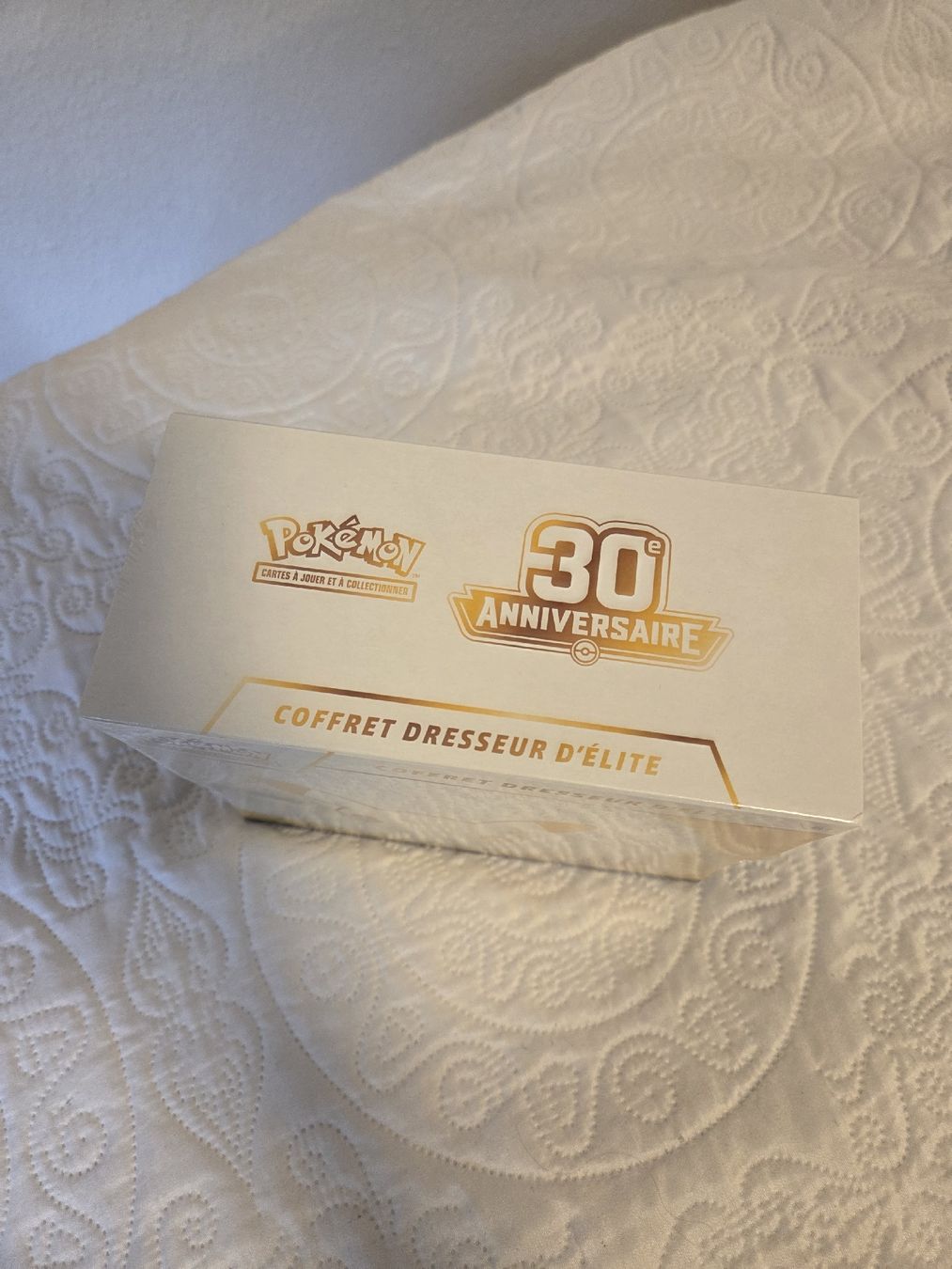 Pokémon Carte collezionabili: ETB Pokémon 30 ans Scéllée - FR – Nuovo e nell'imballaggio originale da Genève venduto da Steph_09 1