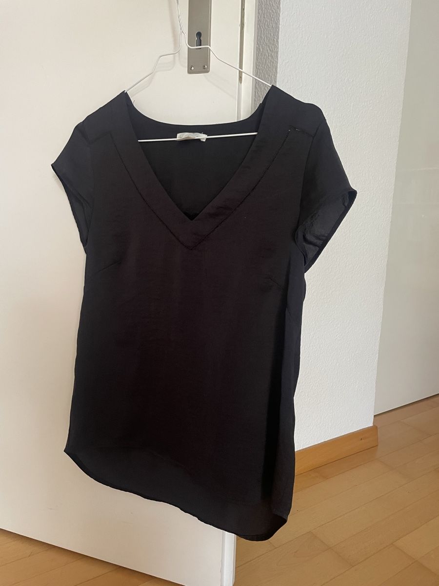 H&M T-shirt: Viskose Shirt mit V-Ausschnitt – Usato da Zürich venduto da Chog